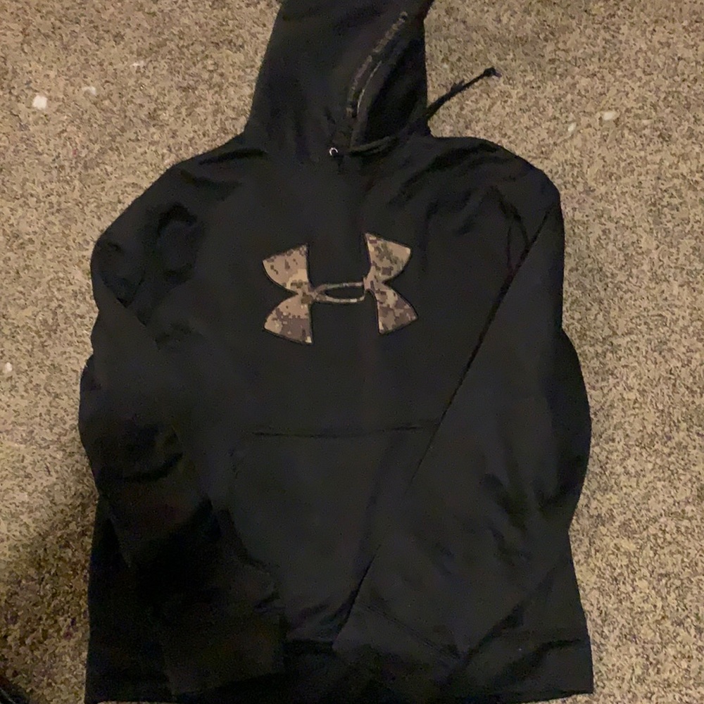 Black underarmour sweatshirt.